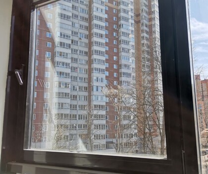 Черное окно